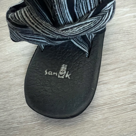 Sanuk Sling Yoga Black Sandal with Striped Wrap Straps - Picture 2 of 4